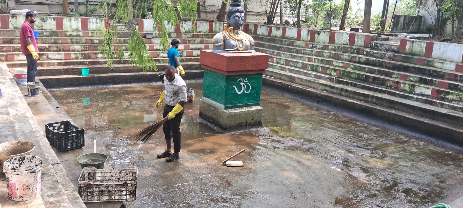 Volunteers working together